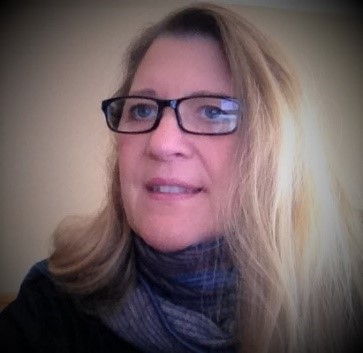 Headshot of Julie Szirovecz